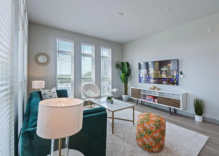 Central Avenue 2 Bed Mins From Tropicana Field