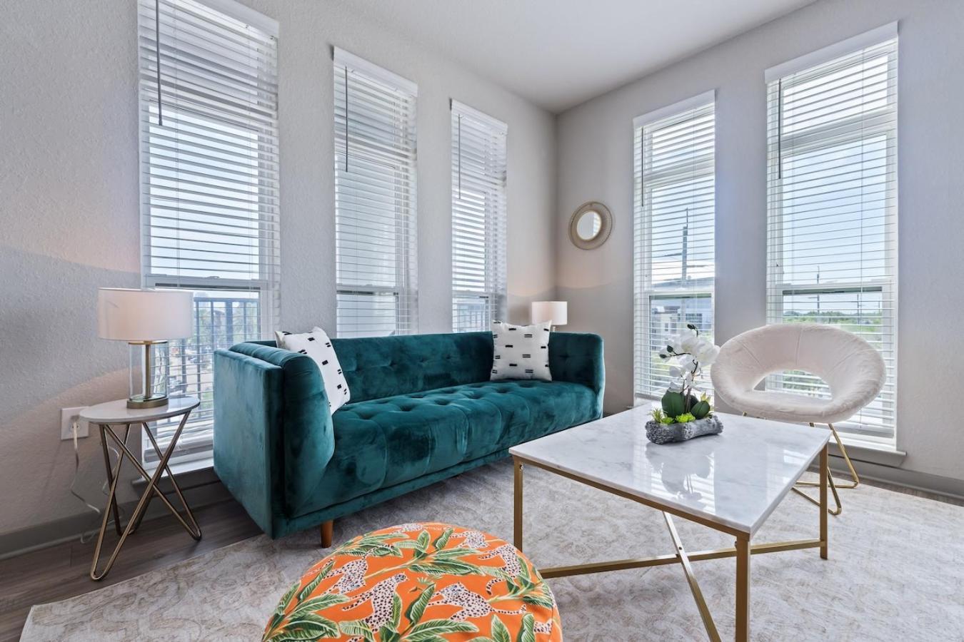 Avenue 2 Bed Mins From Tropicana Field Apartment *