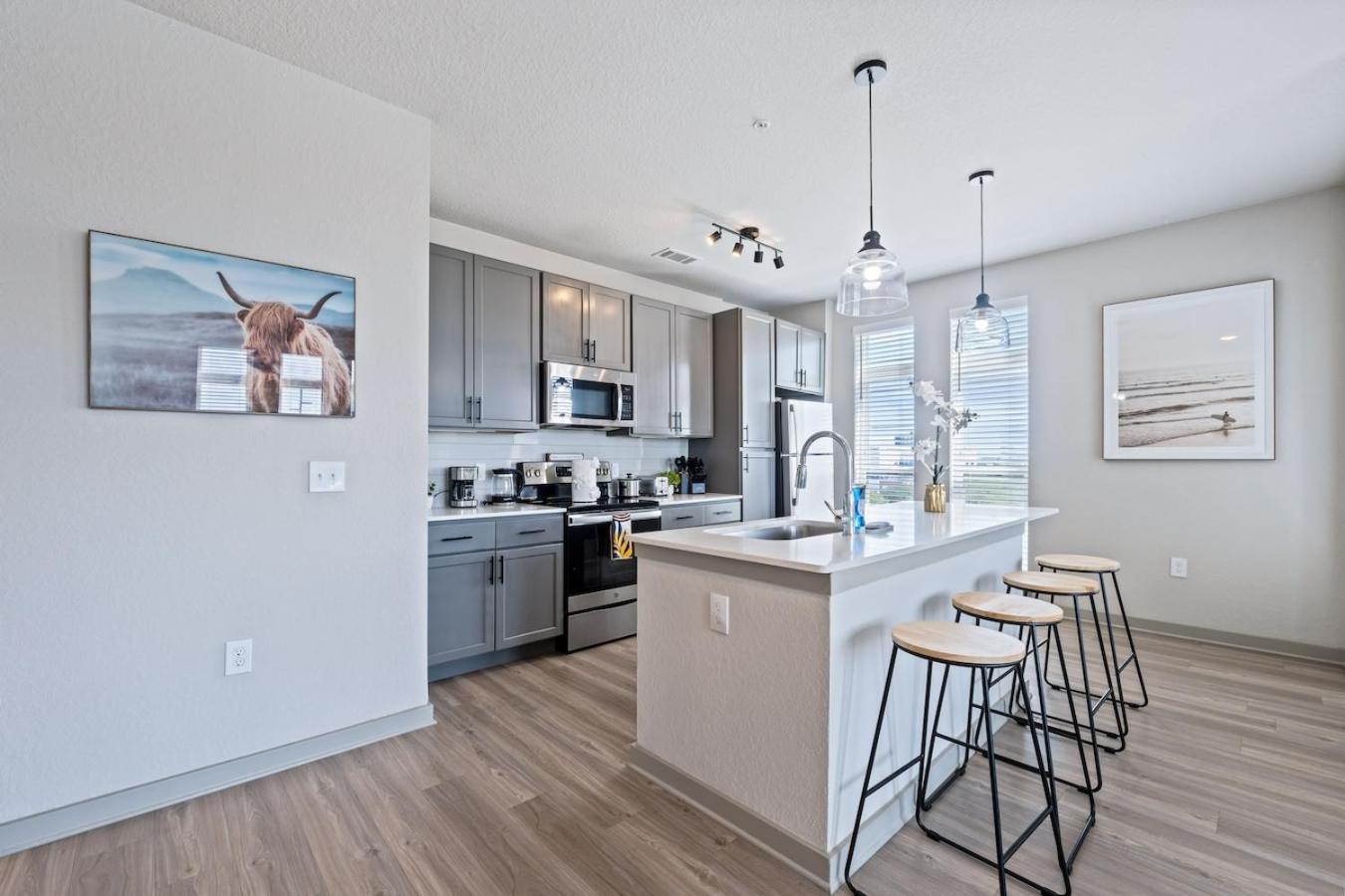 Avenue 2 Bed Mins From Tropicana Field * St. Petersburg