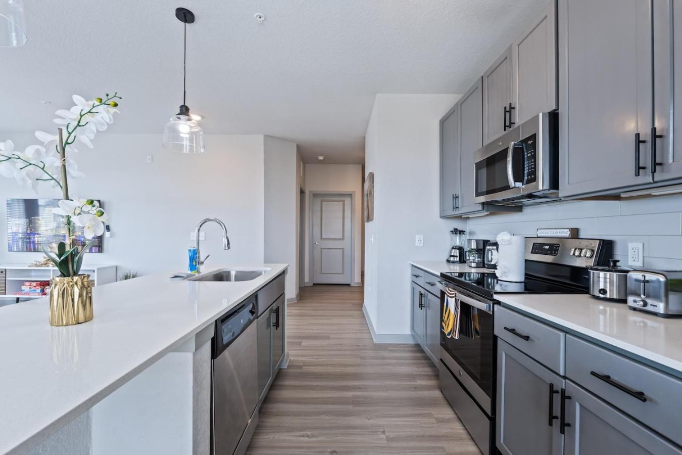 Apartment Avenue 2 Bed Mins From Tropicana Field *