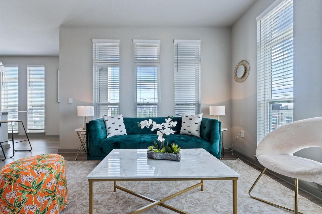 Avenue 2 Bed Mins From Tropicana Field *