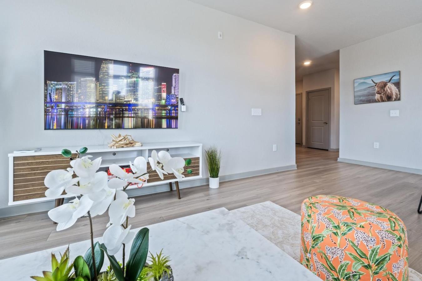 Avenue 2 Bed Mins From Tropicana Field * St. Petersburg