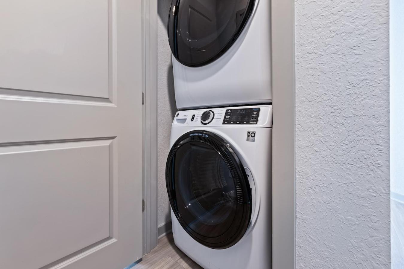 Avenue 2 Bed Mins From Tropicana Field * St. Petersburg