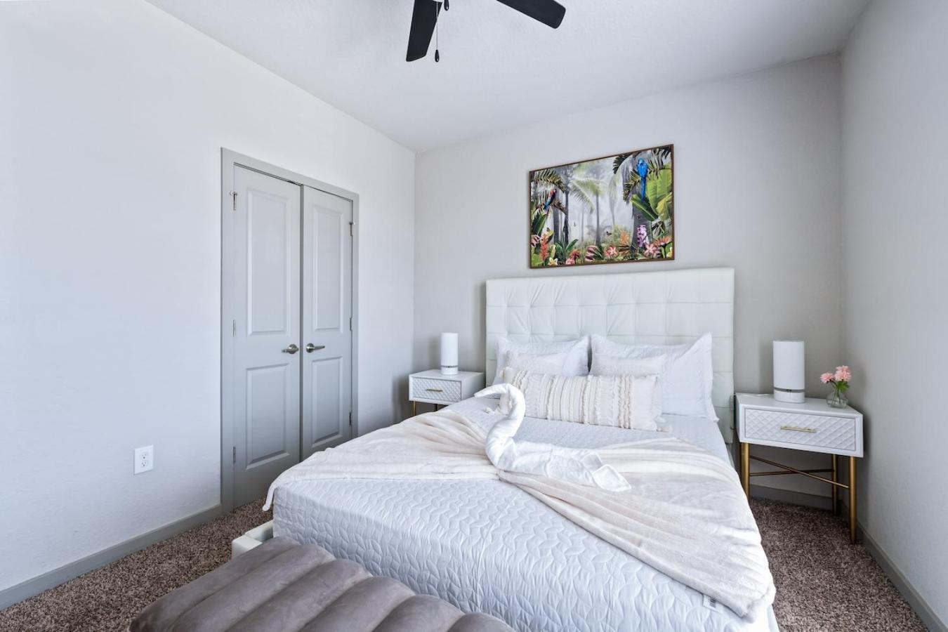 Avenue 2 Bed Mins From Tropicana Field Apartment