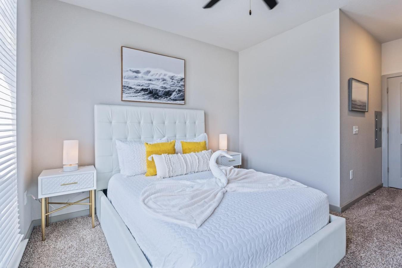 Avenue 2 Bed Mins From Tropicana Field