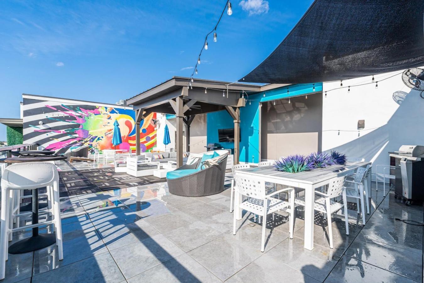 Avenue 2 Bed Mins From Tropicana Field