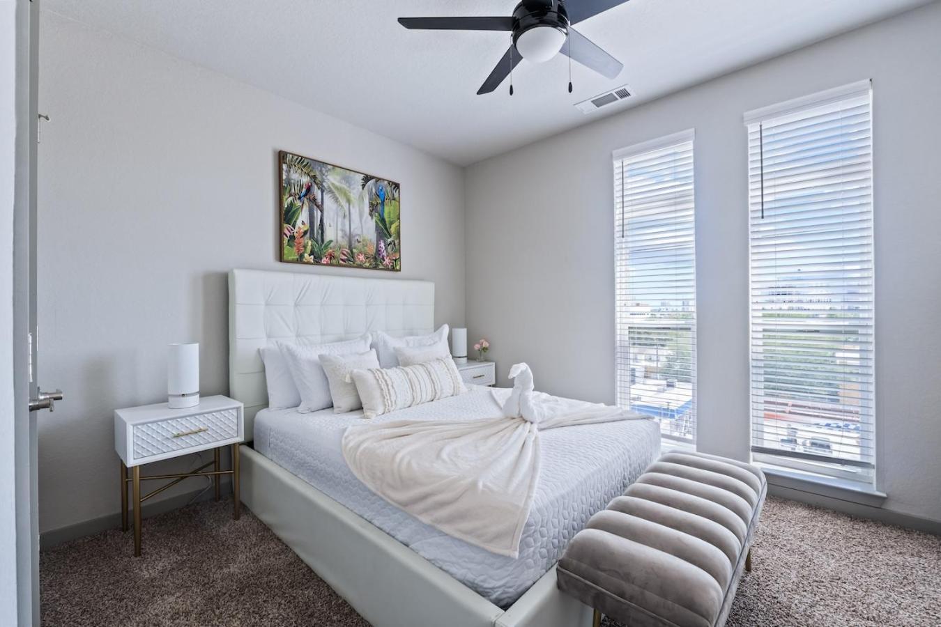 Avenue 2 Bed Mins From Tropicana Field Apartment St. Petersburg