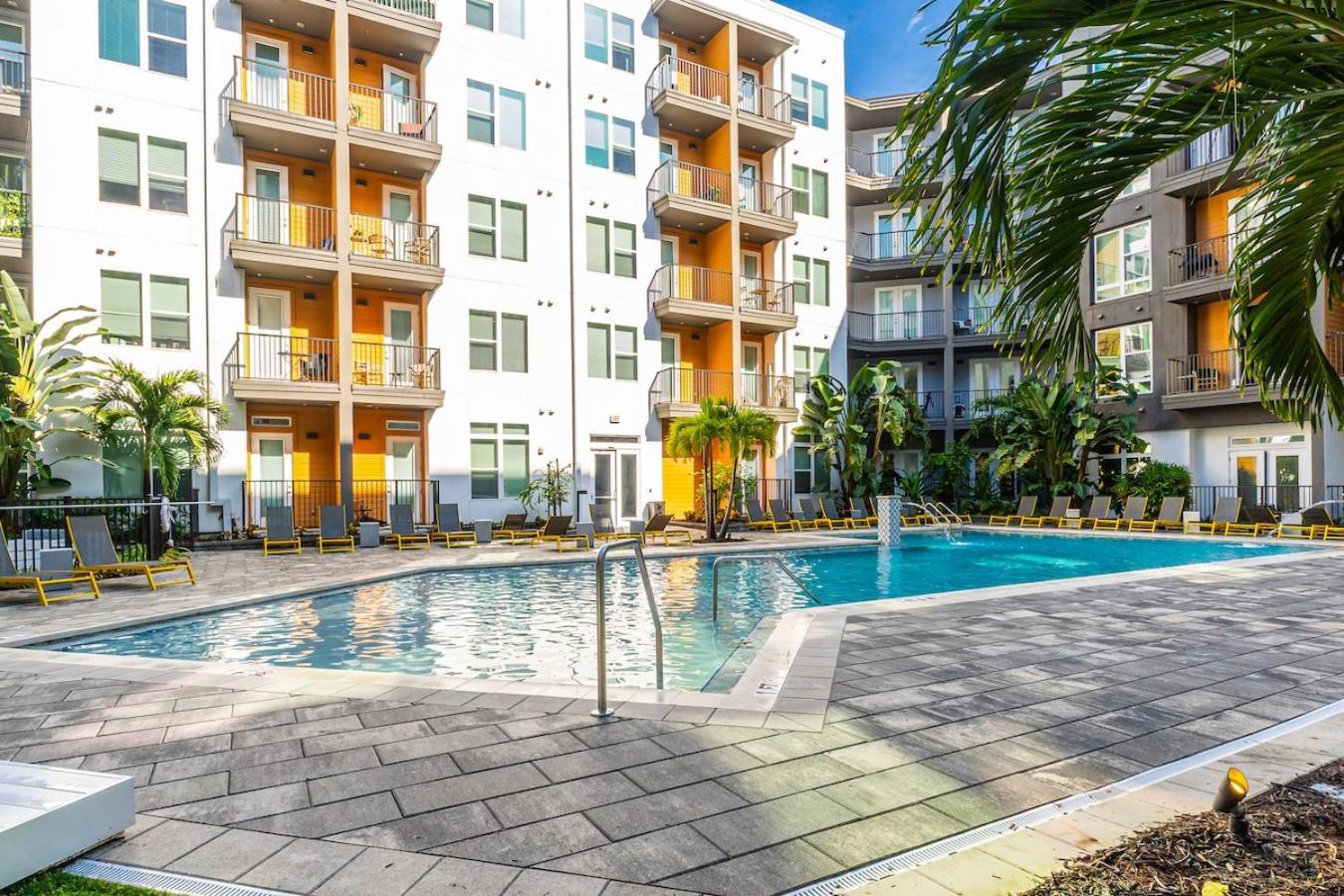 Avenue 2 Bed Mins From Tropicana Field St. Petersburg