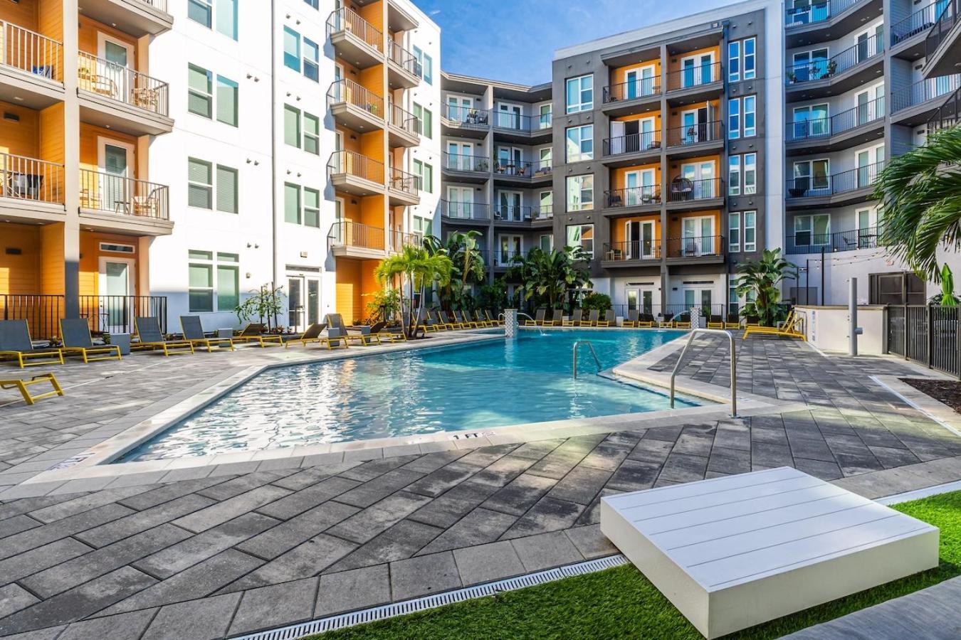 Avenue 2 Bed Mins From Tropicana Field * St. Petersburg