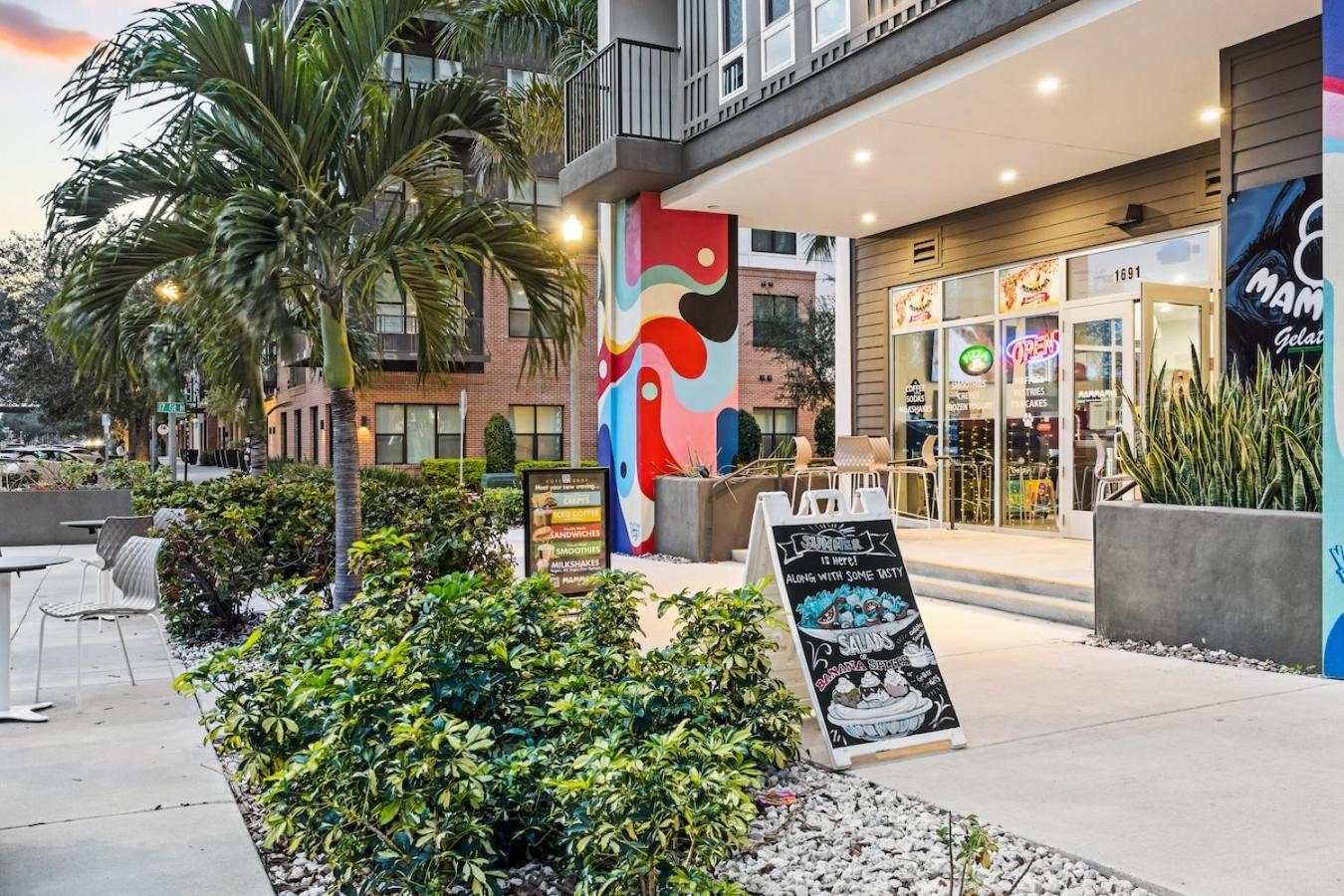 Avenue 2 Bed Mins From Tropicana Field *
